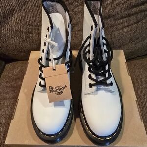 NWT Dr Martens White Combat Boots size 6W 5M